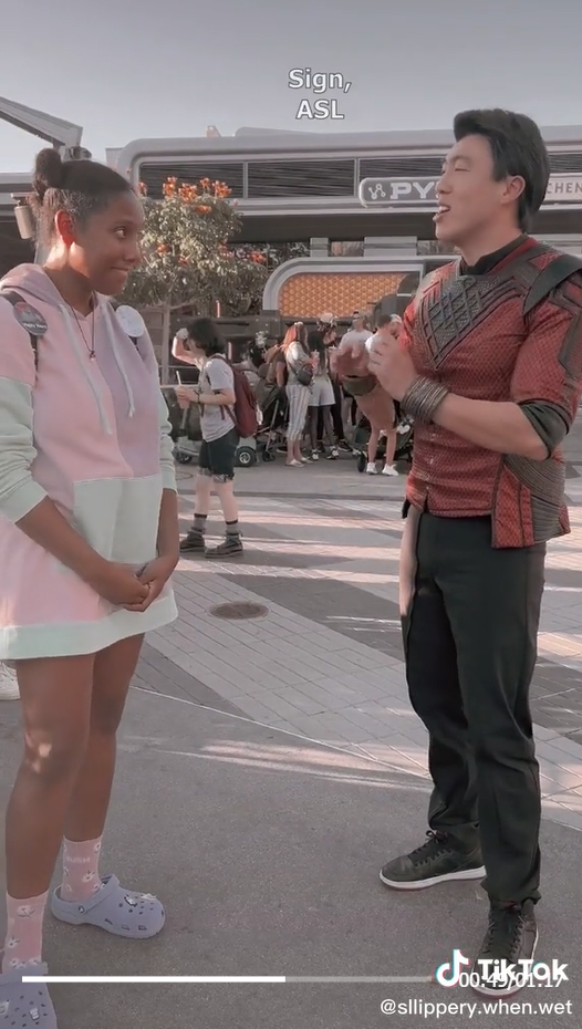 Marvel Character Shang-chi Makes a Guests Day by Signing with Her at the Disneyland Resort tiktok | Start ASL Marvel Character Shang-chi Makes a Guest’s Day by Signing with Her at the Disneyland Resort