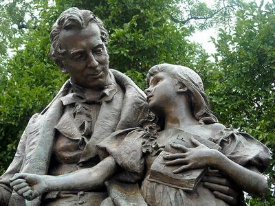 Statue of Thomas Hopkins Gallaudet and Alice Cogswell